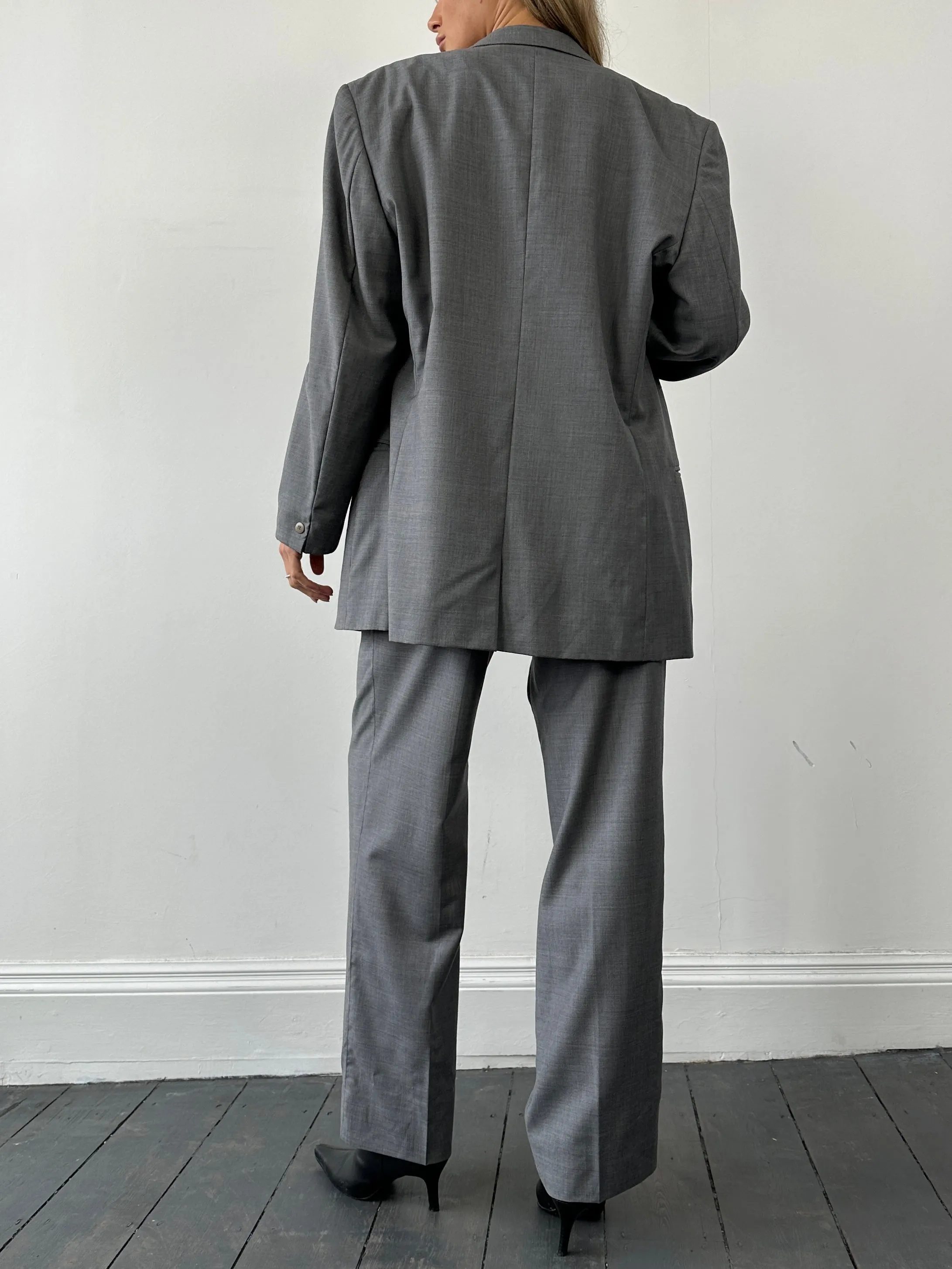 Versace Single Breasted Relaxed Wool Suit - 42R/W30